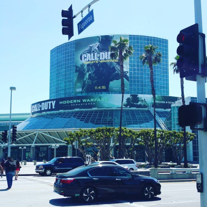 Activision prelepil reklamou na Call of Duty Infinite Warfare budovu E3 vstavy