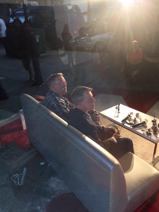 Major Nelson z Microsoftu a Adam Boyes zo Sony si spolu zahrali na Comic Cone
