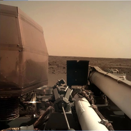 Vesmr: Mars Insight Lander pristl Marse  