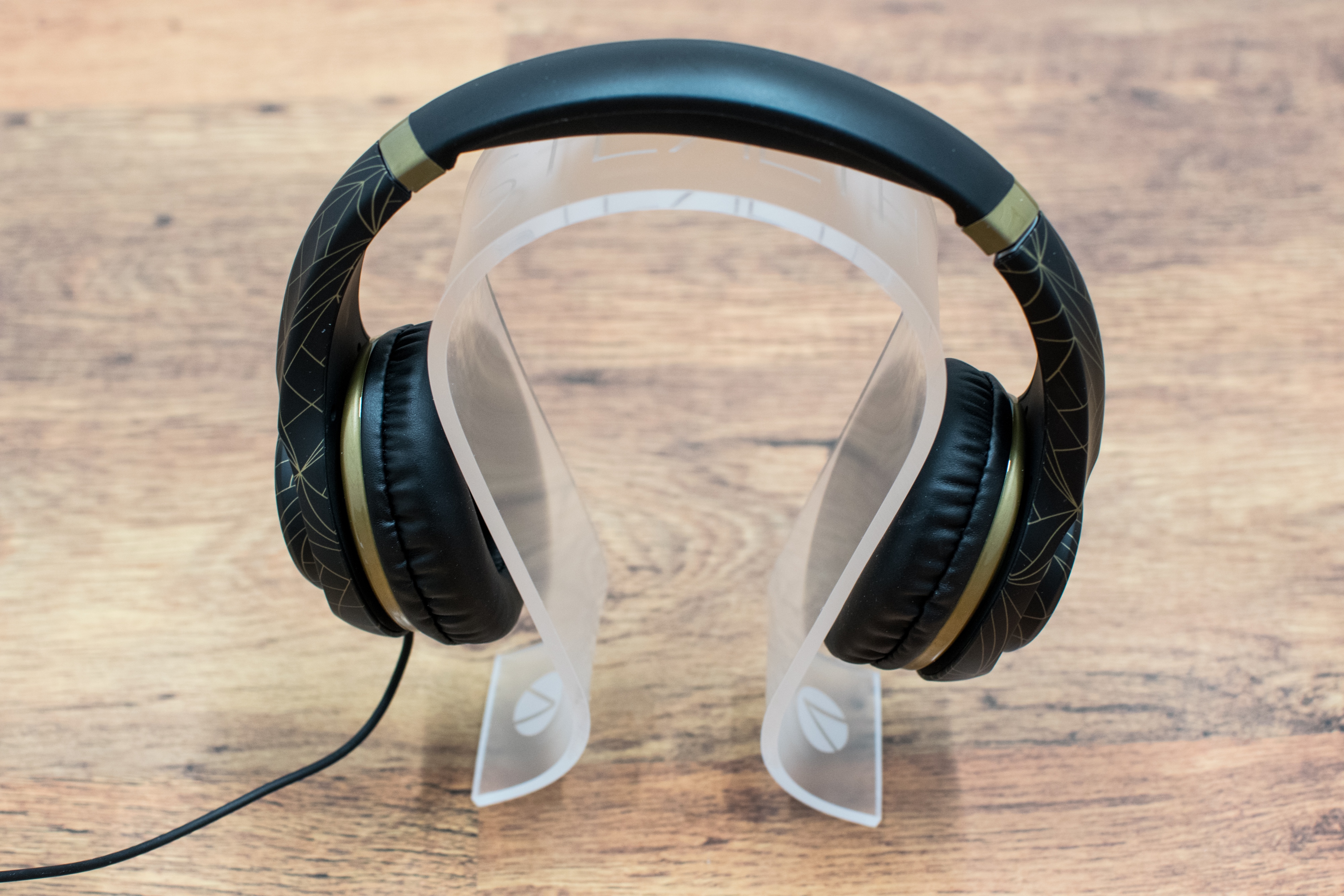 Stealth XP Classic Gold Abstract + Headset Stand hardvérový test