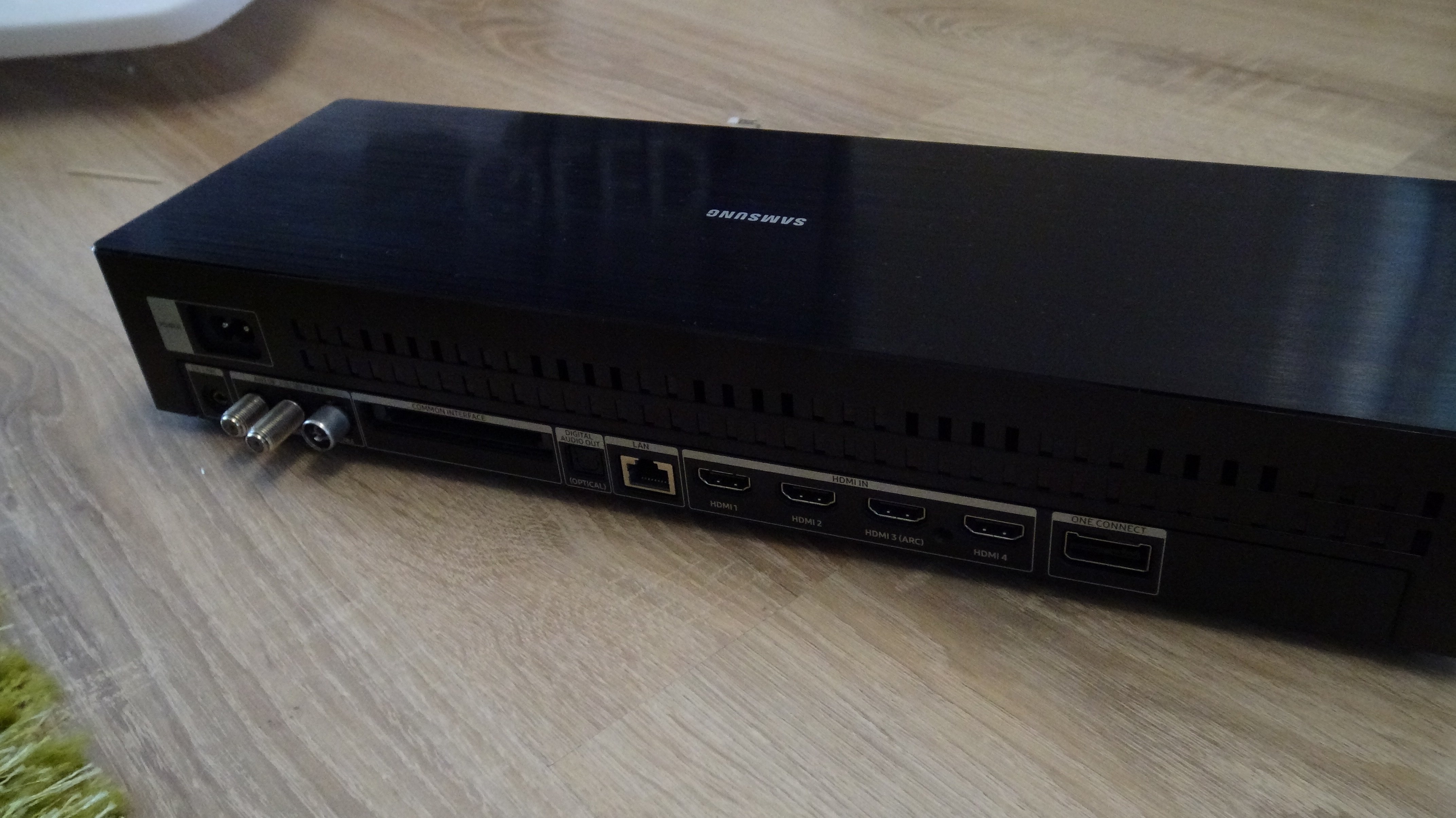 samsung qled 65 one connect box